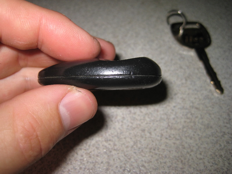 2000-2006-GM-Chevrolet-Tahoe-Key-Fob-Battery-Replacement-Guide-013