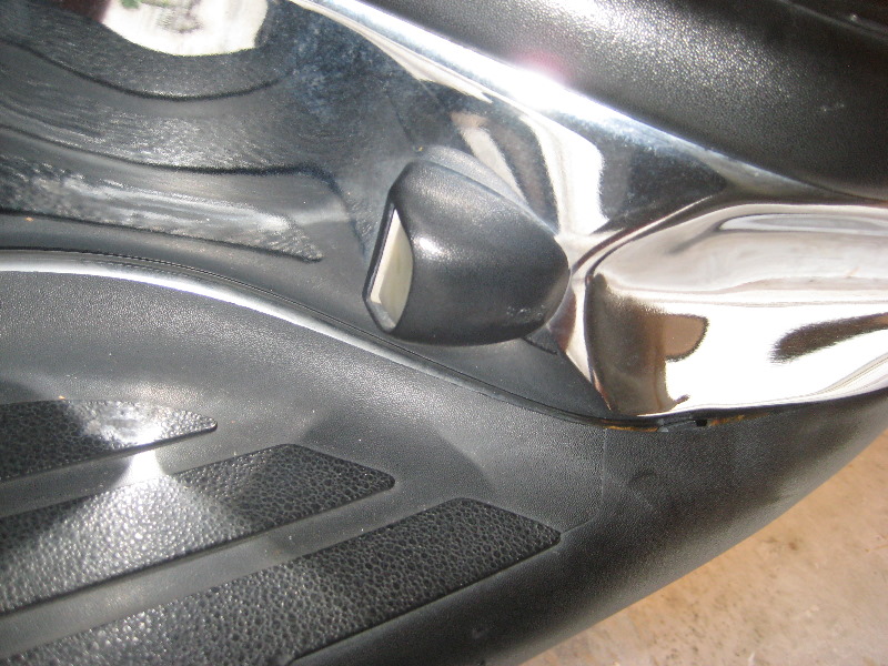 2000-2006-GM-Chevrolet-Tahoe-License-Plate-Light-Bulbs-Replacement-Guide-001