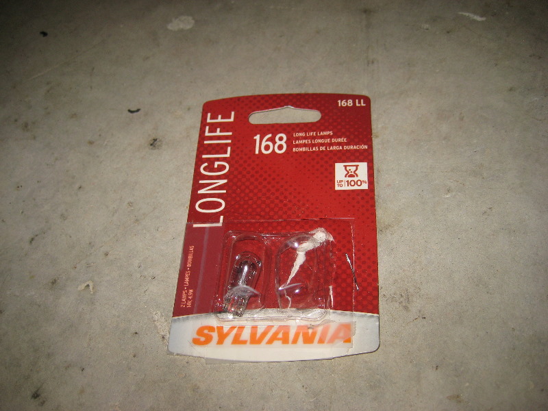 2000-2006-GM-Chevrolet-Tahoe-License-Plate-Light-Bulbs-Replacement-Guide-009