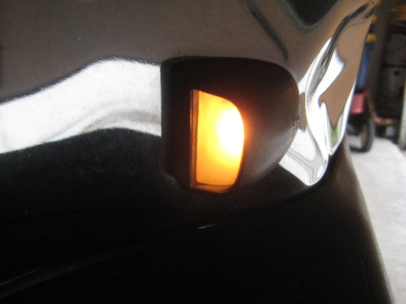 2000-2006-GM-Chevrolet-Tahoe-License-Plate-Light-Bulbs-Replacement-Guide-012