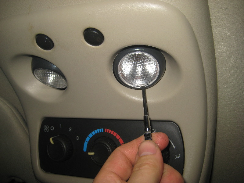2000-2006-GM-Chevrolet-Tahoe-Map-Light-Bulbs-Replacement-Guide-002