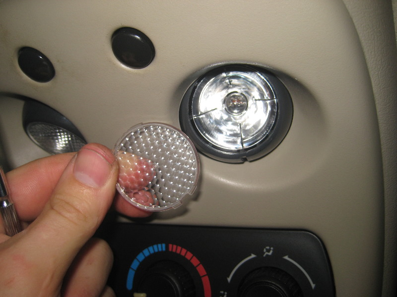 2000-2006-GM-Chevrolet-Tahoe-Map-Light-Bulbs-Replacement-Guide-003