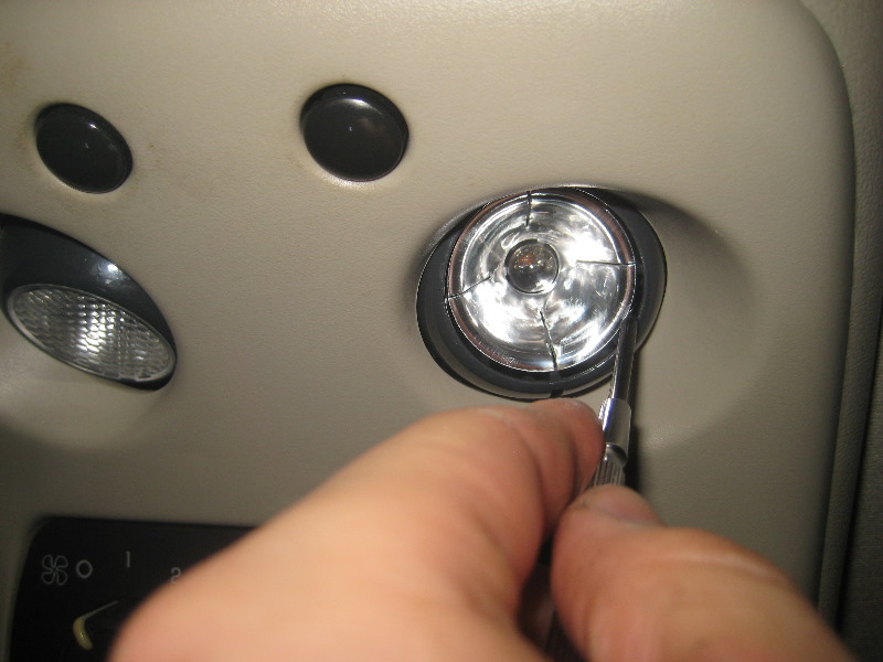 2000-2006-GM-Chevrolet-Tahoe-Map-Light-Bulbs-Replacement-Guide-004