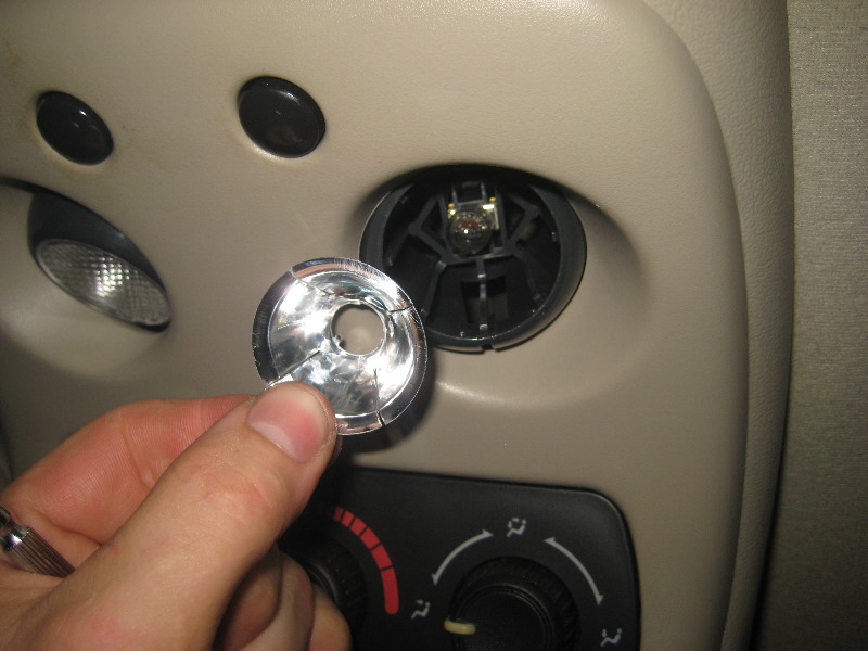 2000-2006-GM-Chevrolet-Tahoe-Map-Light-Bulbs-Replacement-Guide-005