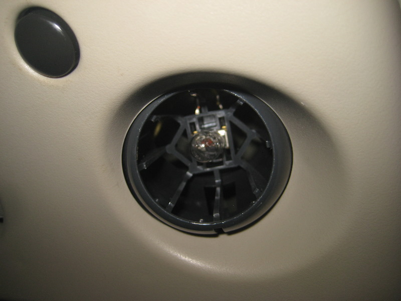 2000-2006-GM-Chevrolet-Tahoe-Map-Light-Bulbs-Replacement-Guide-006