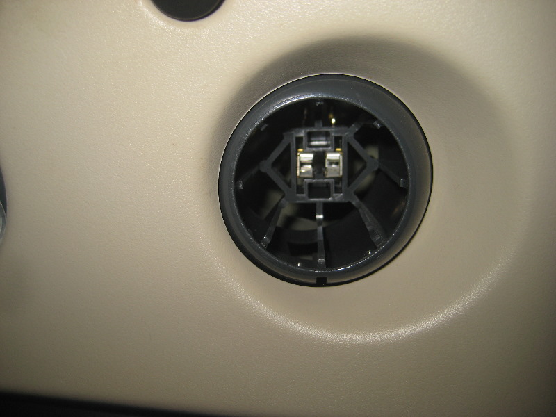 2000-2006-GM-Chevrolet-Tahoe-Map-Light-Bulbs-Replacement-Guide-009