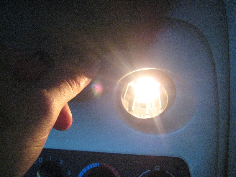 2000-2006-GM-Chevrolet-Tahoe-Map-Light-Bulbs-Replacement-Guide-011