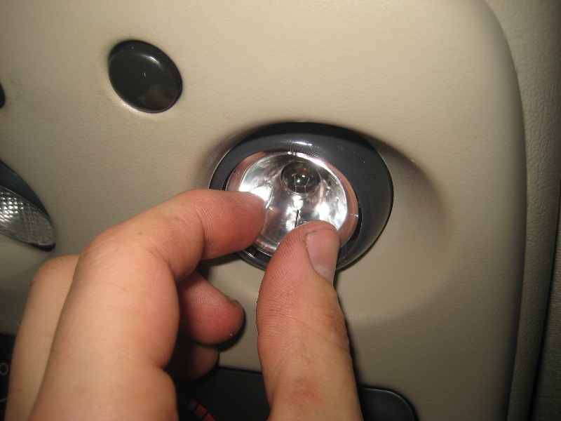 2000-2006-GM-Chevrolet-Tahoe-Map-Light-Bulbs-Replacement-Guide-012
