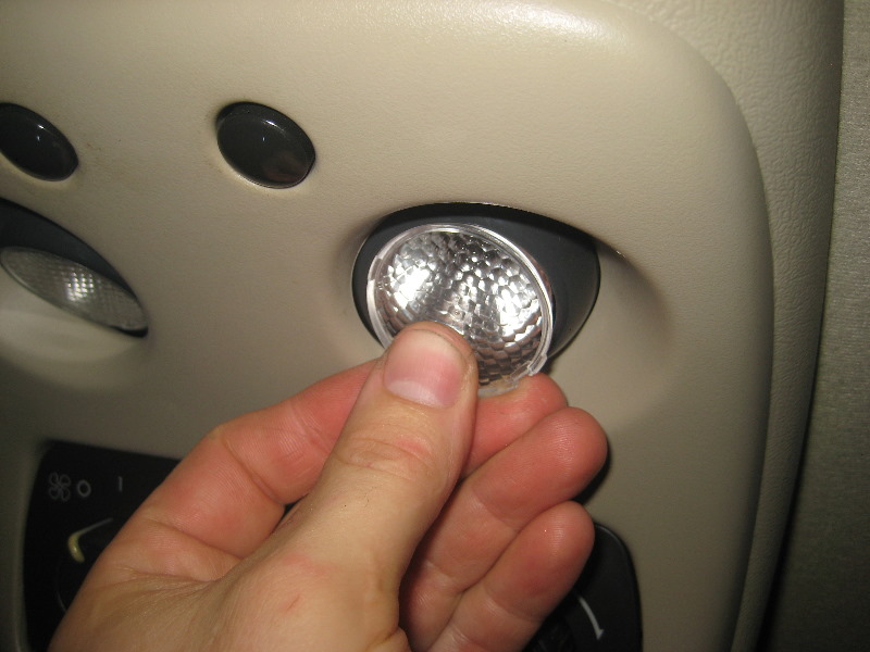 2000-2006-GM-Chevrolet-Tahoe-Map-Light-Bulbs-Replacement-Guide-013