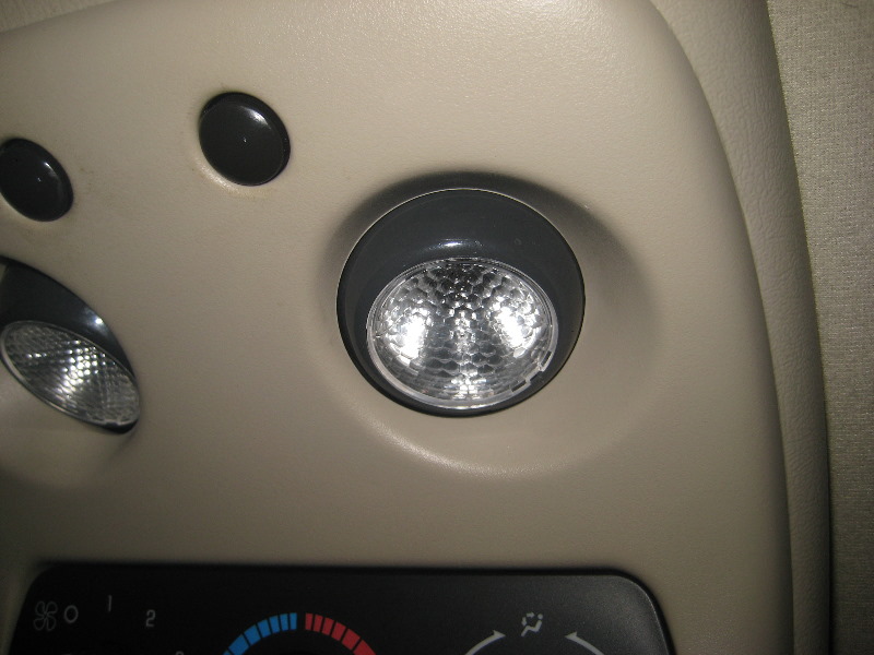 2000-2006-GM-Chevrolet-Tahoe-Map-Light-Bulbs-Replacement-Guide-014