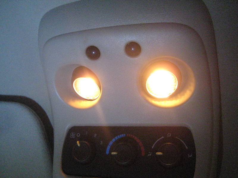 2000-2006-GM-Chevrolet-Tahoe-Map-Light-Bulbs-Replacement-Guide-015