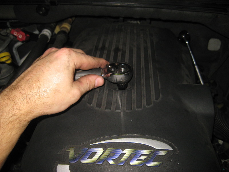 2000-2006-GM-Chevrolet-Tahoe-Oil-Pressure-Sensor-Replacement-Guide-011