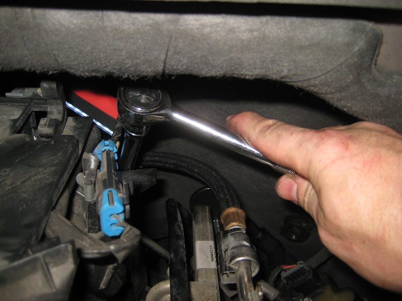 2000-2006-GM-Chevrolet-Tahoe-Oil-Pressure-Sensor-Replacement-Guide-022