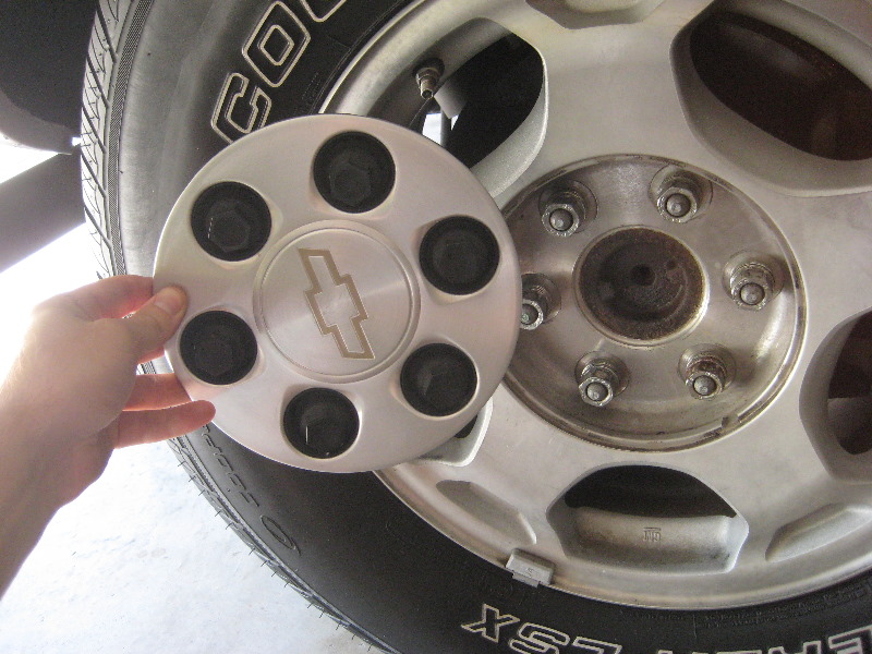 2000-2006-GM-Chevrolet-Tahoe-Rear-Disc-Brake-Pads-Rotors-Replacement-Guide-003