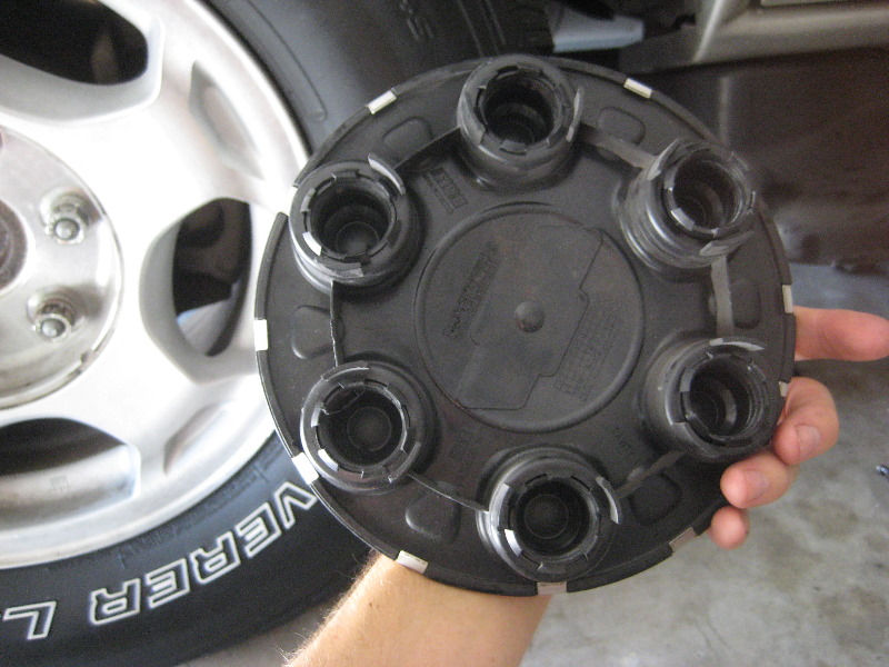 2000-2006-GM-Chevrolet-Tahoe-Rear-Disc-Brake-Pads-Rotors-Replacement-Guide-004