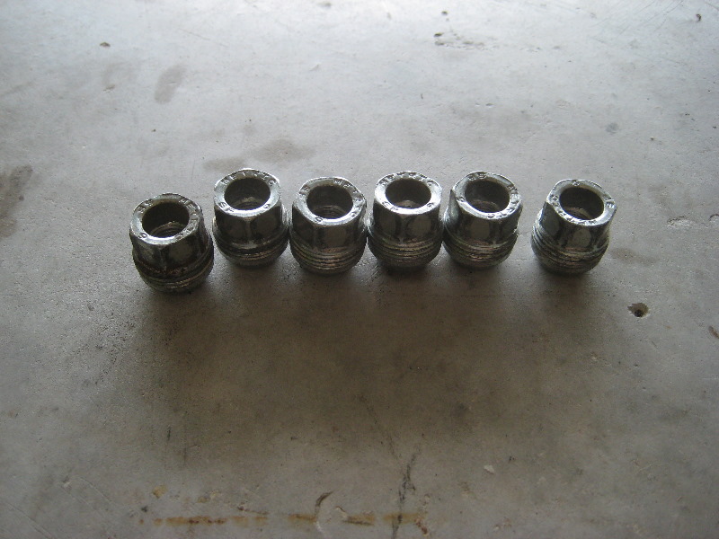 2000-2006-GM-Chevrolet-Tahoe-Rear-Disc-Brake-Pads-Rotors-Replacement-Guide-008