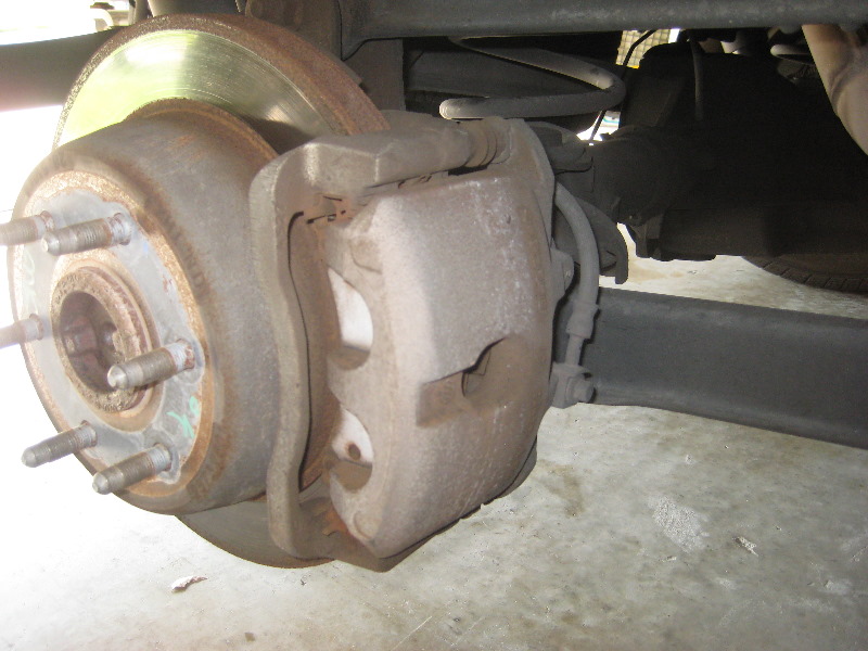 2000-2006-GM-Chevrolet-Tahoe-Rear-Disc-Brake-Pads-Rotors-Replacement-Guide-010