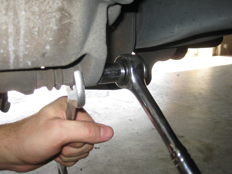 2000-2006-GM-Chevrolet-Tahoe-Rear-Disc-Brake-Pads-Rotors-Replacement-Guide-013