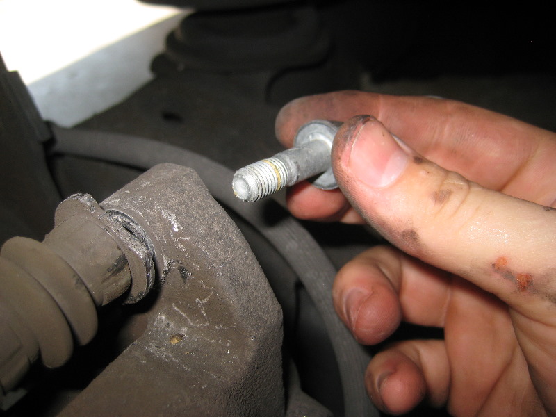 2000-2006-GM-Chevrolet-Tahoe-Rear-Disc-Brake-Pads-Rotors-Replacement-Guide-015