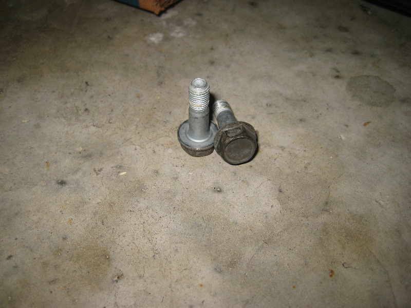 2000-2006-GM-Chevrolet-Tahoe-Rear-Disc-Brake-Pads-Rotors-Replacement-Guide-016