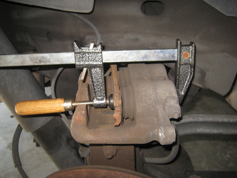 2000-2006-GM-Chevrolet-Tahoe-Rear-Disc-Brake-Pads-Rotors-Replacement-Guide-022