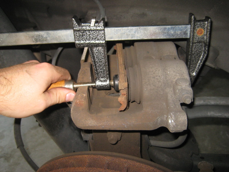 2000-2006-GM-Chevrolet-Tahoe-Rear-Disc-Brake-Pads-Rotors-Replacement-Guide-024