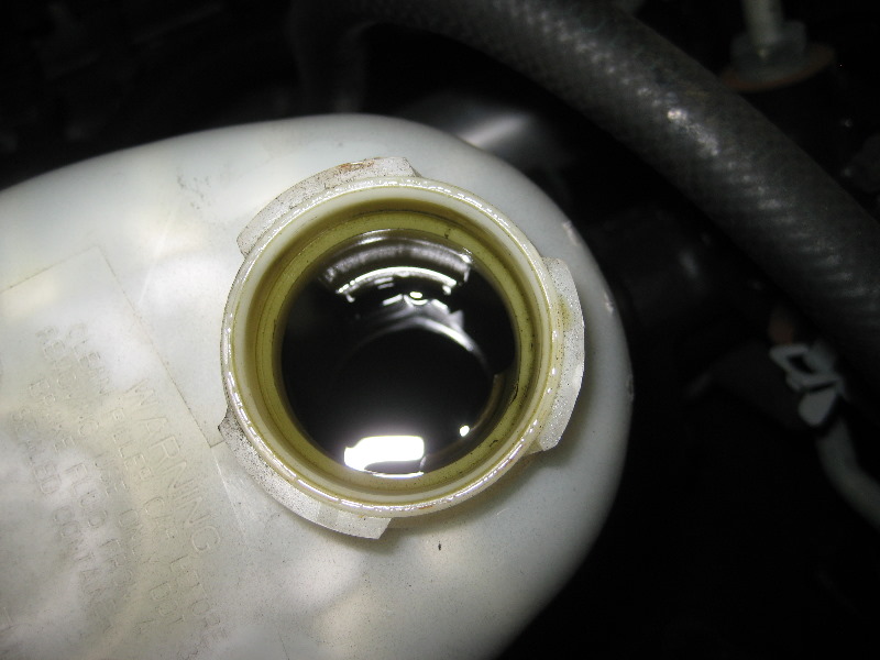 2000-2006-GM-Chevrolet-Tahoe-Rear-Disc-Brake-Pads-Rotors-Replacement-Guide-025