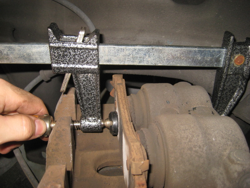 2000-2006-GM-Chevrolet-Tahoe-Rear-Disc-Brake-Pads-Rotors-Replacement-Guide-026