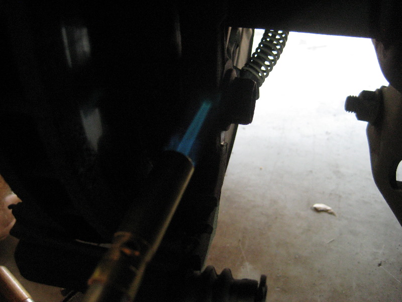 2000-2006-GM-Chevrolet-Tahoe-Rear-Disc-Brake-Pads-Rotors-Replacement-Guide-030