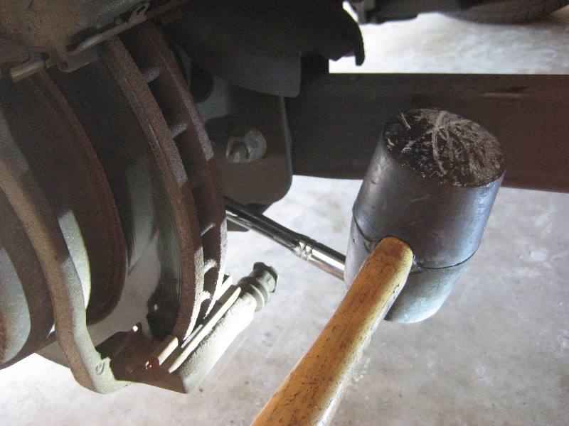 2000-2006-GM-Chevrolet-Tahoe-Rear-Disc-Brake-Pads-Rotors-Replacement-Guide-031