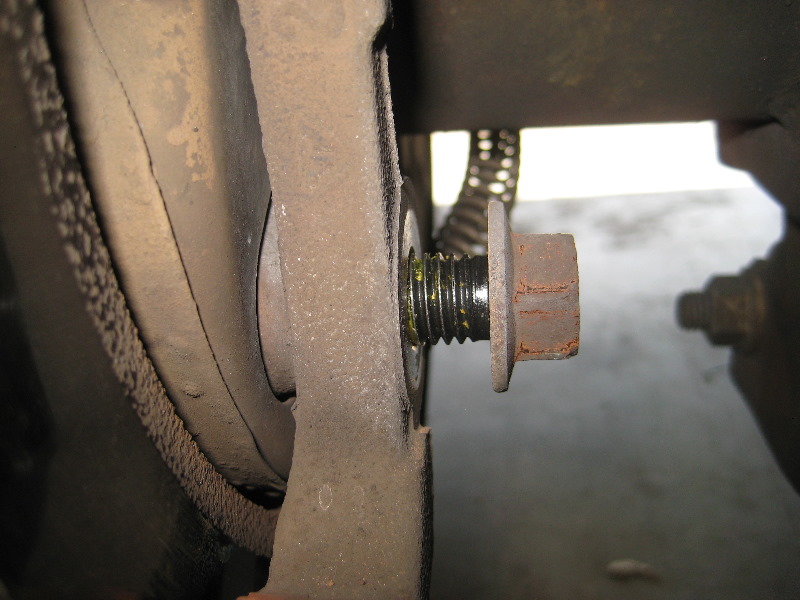 2000-2006-GM-Chevrolet-Tahoe-Rear-Disc-Brake-Pads-Rotors-Replacement-Guide-032