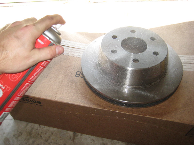 2000-2006-GM-Chevrolet-Tahoe-Rear-Disc-Brake-Pads-Rotors-Replacement-Guide-036