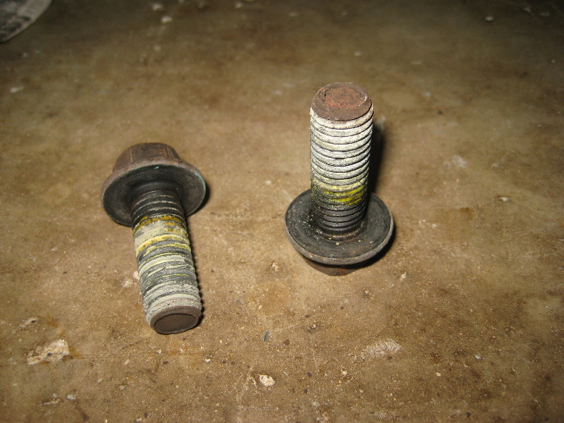 2000-2006-GM-Chevrolet-Tahoe-Rear-Disc-Brake-Pads-Rotors-Replacement-Guide-040