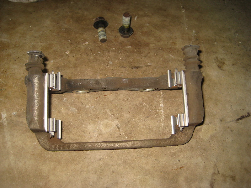 2000-2006-GM-Chevrolet-Tahoe-Rear-Disc-Brake-Pads-Rotors-Replacement-Guide-043