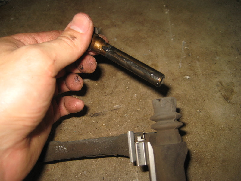 2000-2006-GM-Chevrolet-Tahoe-Rear-Disc-Brake-Pads-Rotors-Replacement-Guide-045