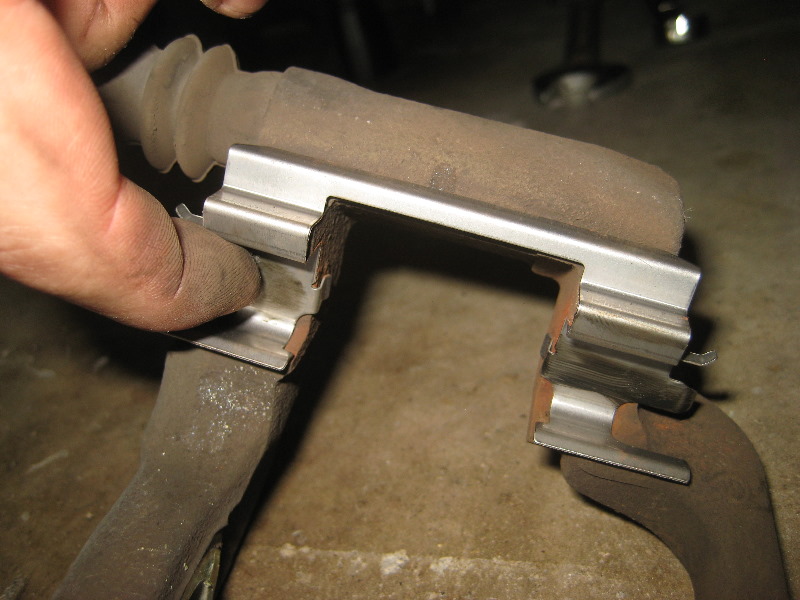 2000-2006-GM-Chevrolet-Tahoe-Rear-Disc-Brake-Pads-Rotors-Replacement-Guide-046