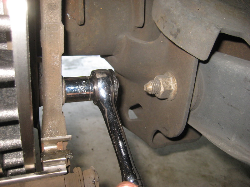 2000-2006-GM-Chevrolet-Tahoe-Rear-Disc-Brake-Pads-Rotors-Replacement-Guide-056