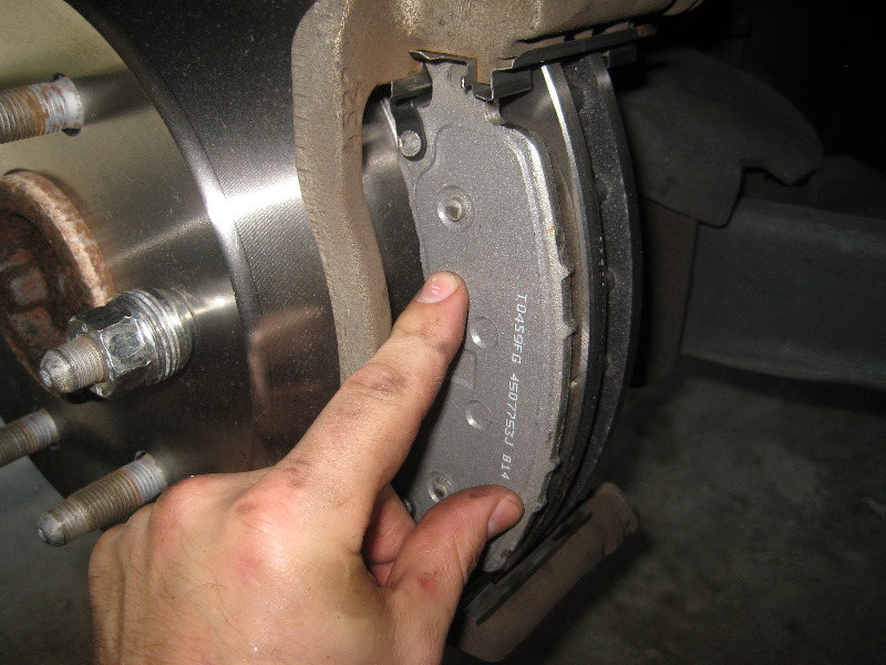 2000-2006-GM-Chevrolet-Tahoe-Rear-Disc-Brake-Pads-Rotors-Replacement-Guide-058
