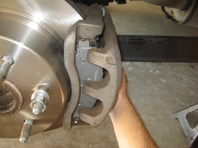 2000-2006-GM-Chevrolet-Tahoe-Rear-Disc-Brake-Pads-Rotors-Replacement-Guide-060