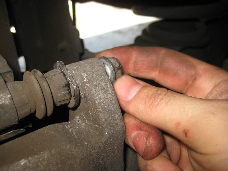 2000-2006-GM-Chevrolet-Tahoe-Rear-Disc-Brake-Pads-Rotors-Replacement-Guide-062