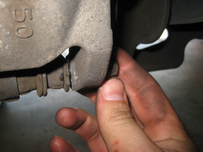 2000-2006-GM-Chevrolet-Tahoe-Rear-Disc-Brake-Pads-Rotors-Replacement-Guide-064