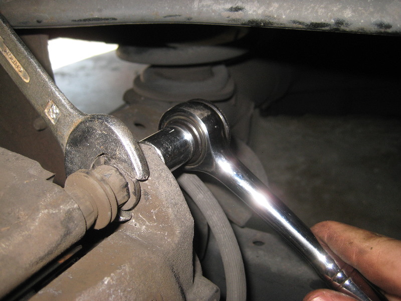 2000-2006-GM-Chevrolet-Tahoe-Rear-Disc-Brake-Pads-Rotors-Replacement-Guide-066