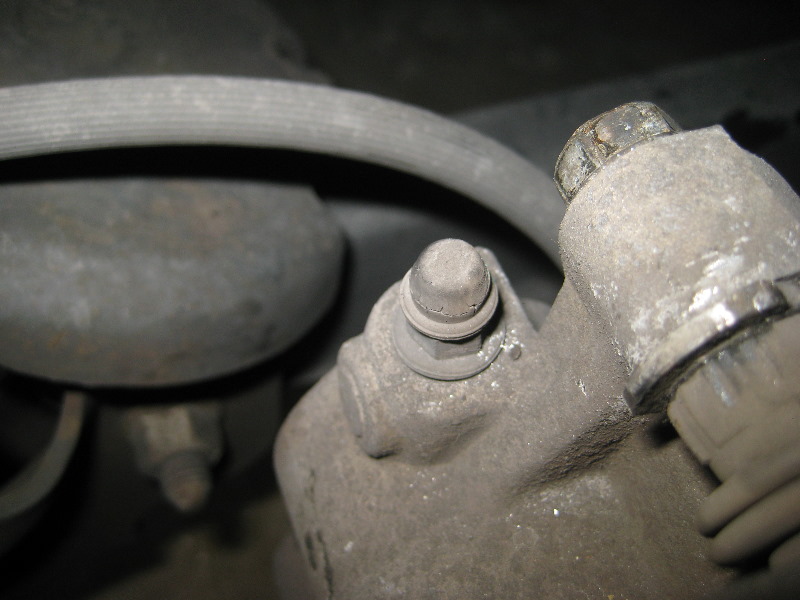 2000-2006-GM-Chevrolet-Tahoe-Rear-Disc-Brake-Pads-Rotors-Replacement-Guide-067