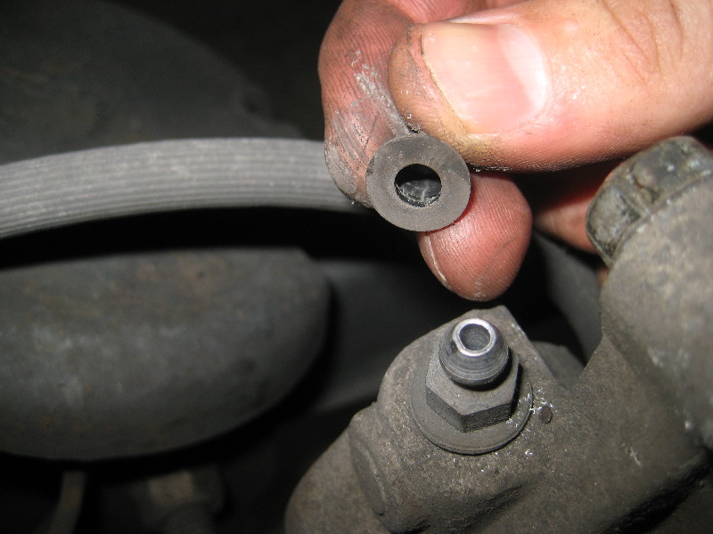 2000-2006-GM-Chevrolet-Tahoe-Rear-Disc-Brake-Pads-Rotors-Replacement-Guide-068