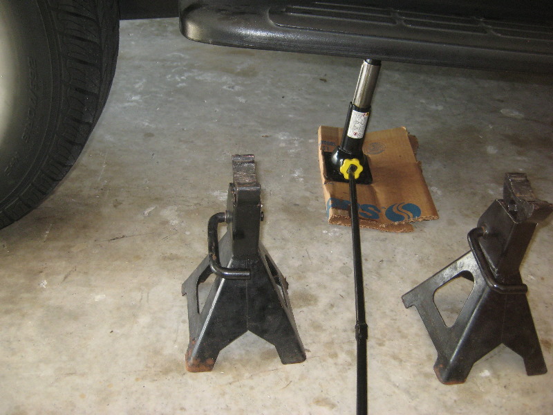 2000-2006-GM-Chevrolet-Tahoe-Rear-Disc-Brake-Pads-Rotors-Replacement-Guide-072