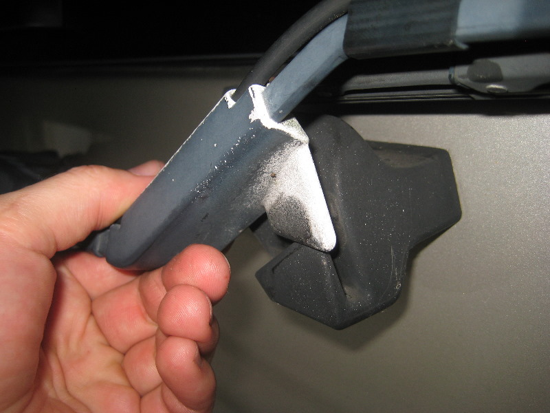 2000-2006-GM-Chevrolet-Tahoe-Rear-Window-Wiper-Blade-Replacement-Guide-002