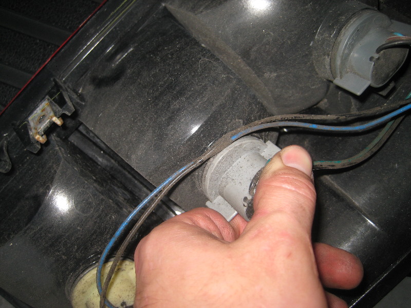 2000-2006-GM-Chevrolet-Tahoe-Tail-Light-Bulbs-Replacement-Guide-015