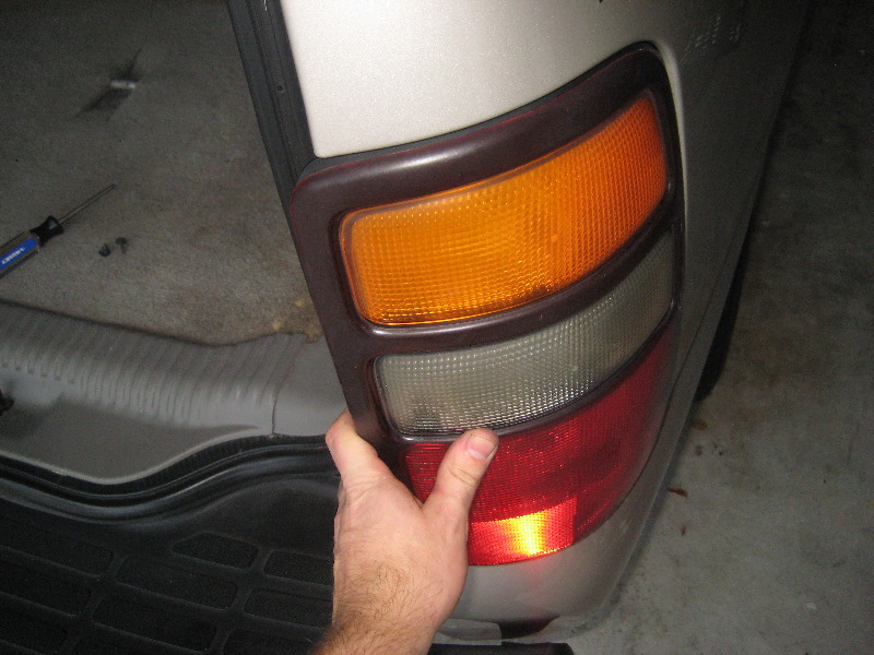 2000-2006-GM-Chevrolet-Tahoe-Tail-Light-Bulbs-Replacement-Guide-021