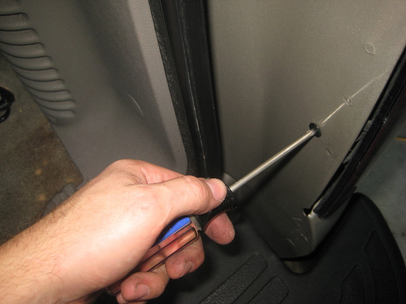 2000-2006-GM-Chevrolet-Tahoe-Tail-Light-Bulbs-Replacement-Guide-022