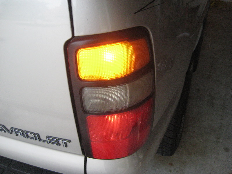 2000-2006-GM-Chevrolet-Tahoe-Tail-Light-Bulbs-Replacement-Guide-024
